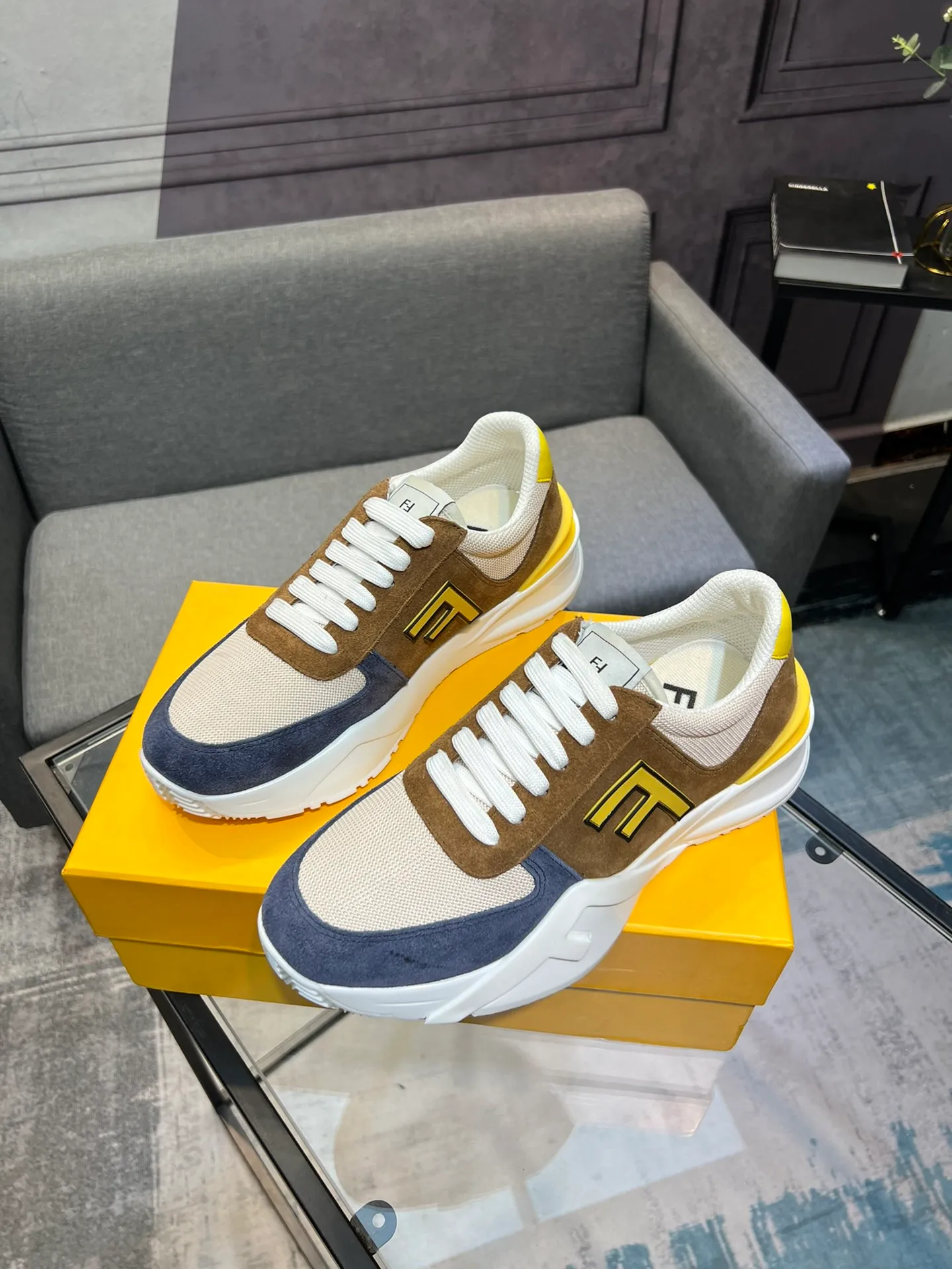 Men's shoes 💰540 FENDI men's fashionable casual shoes 👟Hot sale🔥 Official website 1:1 replica ⬆️Original quality - original leather - original breathable mesh lining original outsole 1:1 replica, code number 38-44 (45-46 customized)